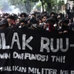 Revisi UU TNI: DPR Abaikan Partisipasi Publik, Kian Mirip "Tukang Stempel" Pemerintah