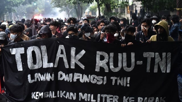 Revisi UU TNI: DPR Abaikan Partisipasi Publik, Kian Mirip "Tukang Stempel" Pemerintah