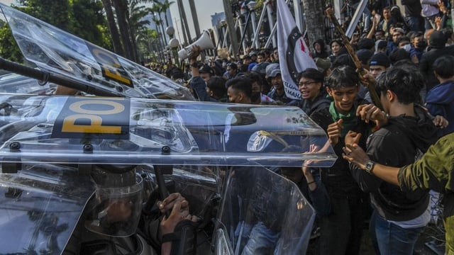 Aksi Penolakan Revisi UU TNI Berujung Ricuh, Aparat Diduga Lakukan Pelanggaran HAM