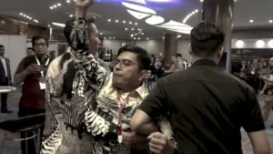 Polisi Tangkap 4 Aktivis Greenpeace Usai Protes Konferensi Nikel