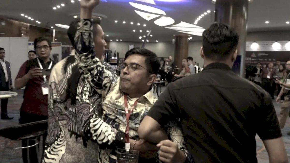 Polisi Tangkap 4 Aktivis Greenpeace Usai Protes Konferensi Nikel