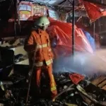 Kebakaran Hanguskan 5 Lapak Kaki Lima di Pasar Atas Bukittinggi