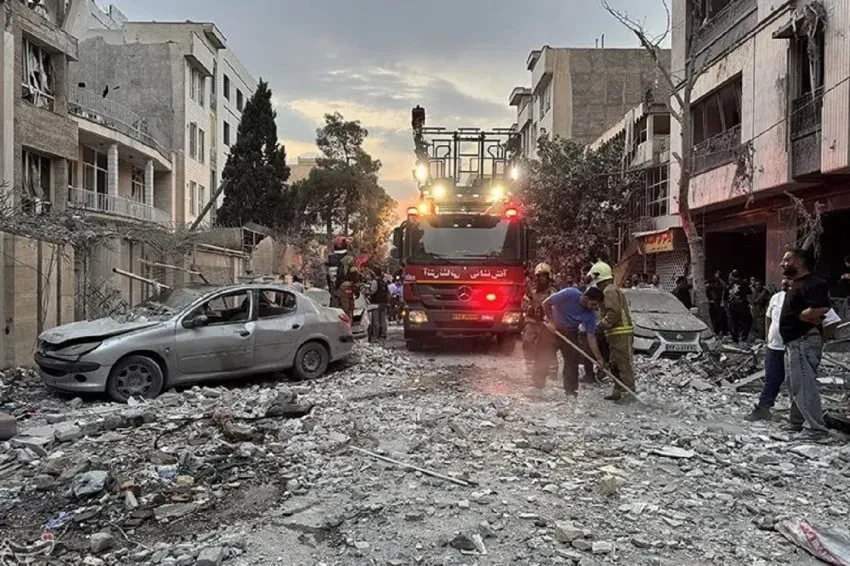 Serangan Udara AS Hantam Tiga Fasilitas Nuklir Iran