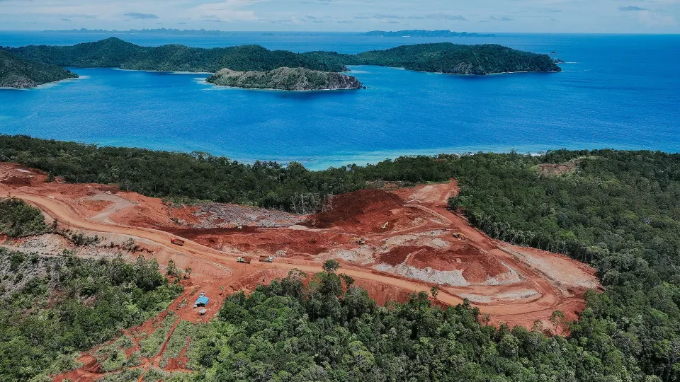 ESDM Bilang Tak Ada Pelanggaran: Kontroversi Tambang Nikel di Raja Ampat