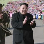 Pembelot dari Korea Utara Choi Min-kyung resmi mengajukan gugatan pidana dan perdata terhadap Kim Jong Un. Gugatan tersebut berisi tuduhan penyiksaan dan pelecehan seksual yang dialaminya selama masa penahanan di Korea Utara.