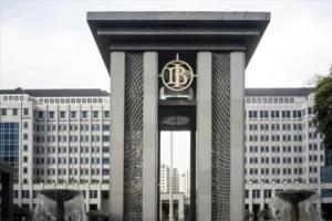 Ekonom Desak BI Turunkan Suku Bunga Hadapi Dampak Tarif AS
