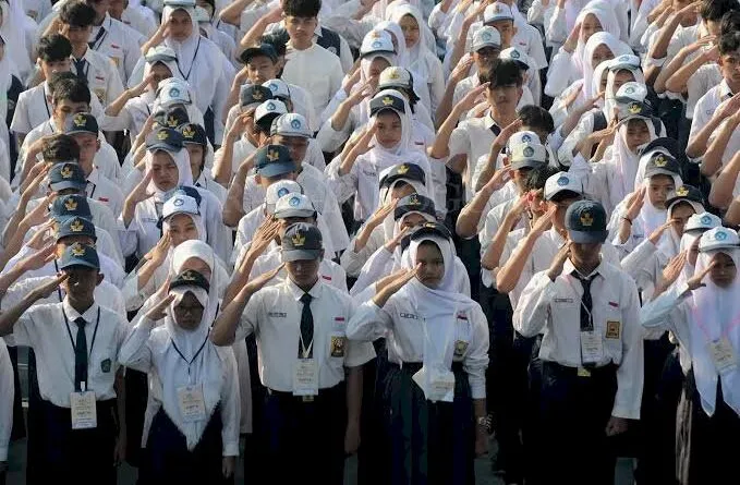 TNI-Polri Turut Dampingi MPLS Siswa Baru di Jabar