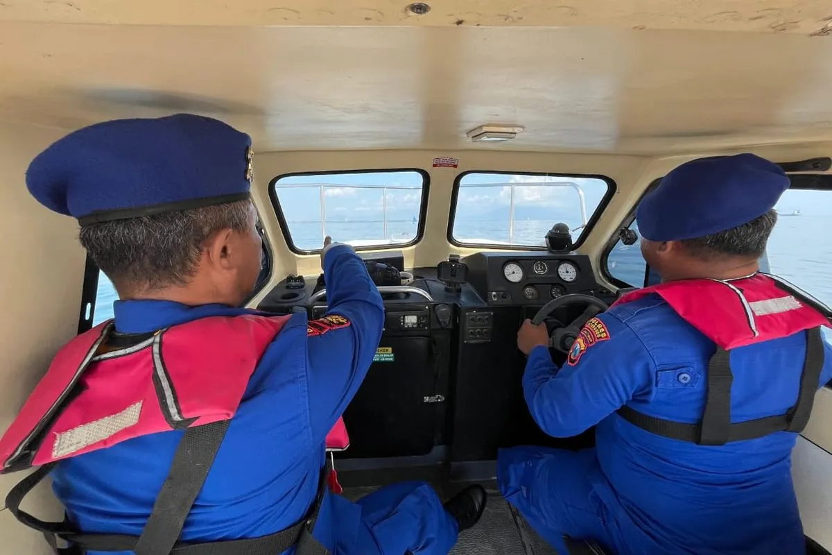 Satpolairut Situbondo Bantu Pencarian Korban KMP Tunu Jaya