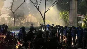 Jurnalis Antara Jadi Korban Kekerasan Polisi Saat Liput Demo di DPR