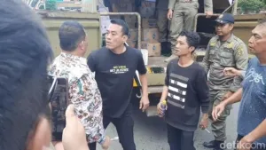 Posko Donasi Aksi Tolak Kenaikan PBB di Pati Dibubarkan Satpol PP, Massa Ricuh