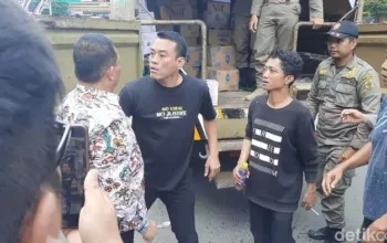 Posko Donasi Aksi Tolak Kenaikan PBB di Pati Dibubarkan Satpol PP, Massa Ricuh
