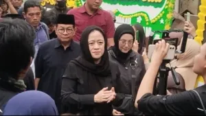 Melayat ke Rumah Affan, Puan Irit Bicara soal DPR Absen Temui Massa Saat Demo