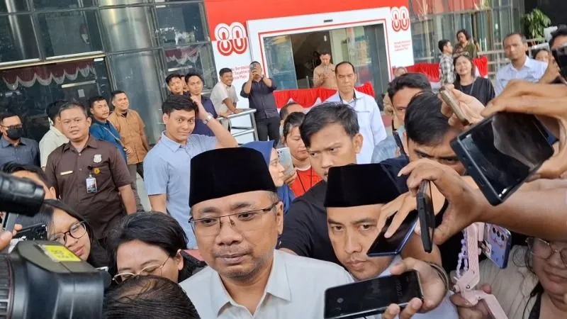 Yaqut Disoraki Massa Pati Usai Keluar dari Gedung KPK