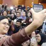 Sri Mulyani Memohon Maaf Usai Menyerahkan Jabatannya