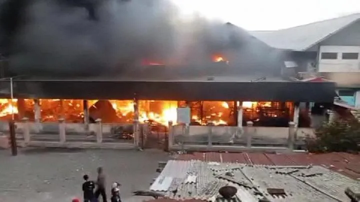 Pasar Kota Wonogiri Terbakar, 300 Kios Hangus Dilalap Api