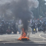 Massa Bakar Ban di Alun-Alun Pati, Kawal Sidang Pemakzulan Bupati Sudewo