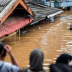Badan Nasional Penanggulangan Bencana (BNPB) melaporkan sekitar 72 orang menjadi korban dalam bencana banjir dan longsor di Aceh, Sumatera Utara, dan Sumatera Barat.