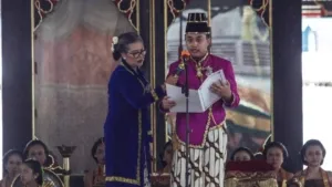 Upacara Kenaikan Tahta PB XIV di Era Perebutan Kekuasaan