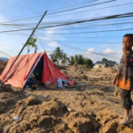 Dinas Kesehatan Aceh menyatakan ribuan pengungsi mulai terjangkit penyakit ispa, diare, hingga campak akibat bencana banjir di tiga provinsi.