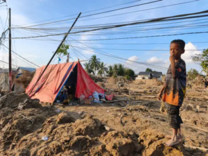 Dinas Kesehatan Aceh menyatakan ribuan pengungsi mulai terjangkit penyakit ispa, diare, hingga campak akibat bencana banjir di tiga provinsi.