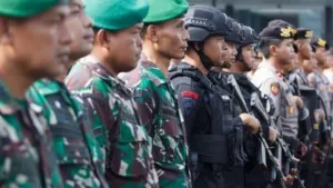 Sejumlah peristiwa yang melibatkan aparat negara khususnya polisi dan TNI memicu kritikan publik sepanjang 2025. Tak hanya di kota-kota besar, kasus yang melibatkan aparat tersebut muncul dari berbagai daerah di Indonesia.