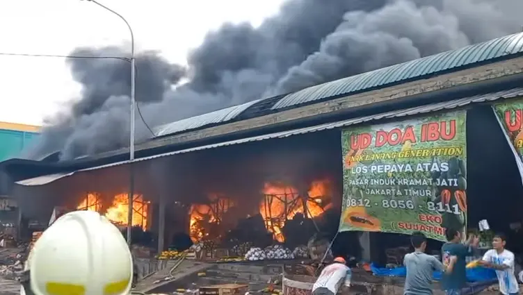 Kebakaran Melanda Pasar Induk Kramat Jati Jakarta Timur