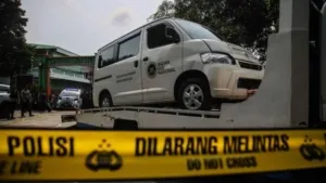 Polisi menetapkan sopir mobil pengantar Makan Bergizi Gratis (MBG) berinisial AI sebagai tersangka setelah menabrak pagar sekolah, guru, dan siswa di SDN Kalibaru 01 Pagi, Cilincing, Jakarta Utara.
