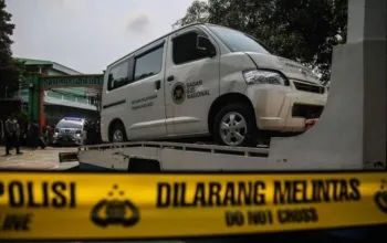 Polisi menetapkan sopir mobil pengantar Makan Bergizi Gratis (MBG) berinisial AI sebagai tersangka setelah menabrak pagar sekolah, guru, dan siswa di SDN Kalibaru 01 Pagi, Cilincing, Jakarta Utara.