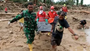 Badan Nasional Penanggulangan Bencana (BNPB) melaporkan jumlah korban tewas akibat banjir bandang dan tanah longsor di Aceh, Sumatera Utara, dan Sumatera Selatan telah melampaui 1.000 jiwa.