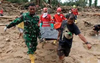 Badan Nasional Penanggulangan Bencana (BNPB) melaporkan jumlah korban tewas akibat banjir bandang dan tanah longsor di Aceh, Sumatera Utara, dan Sumatera Selatan telah melampaui 1.000 jiwa.