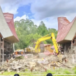 Tongkonan Ka’pun Usia 300 Tahun Dibongkar, Eksekusi Picu Bentrok Warga-Aparat