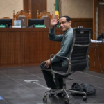 Majelis hakim menolak nota perlawan atau eksepsi dari eks Mendikbudristek Nadiem Makarim dalam kasus dugaan korupsi pengadaan laptop berbasis Chromebook. 