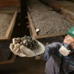 Kementerian Energi dan Sumber Daya Mineral (ESDM) berencana menurunkan target produksi nikel dalam Rencana Kerja dan Anggaran Biaya (RKAB) tahun 2026 menjadi sekitar 250–260 juta ton.