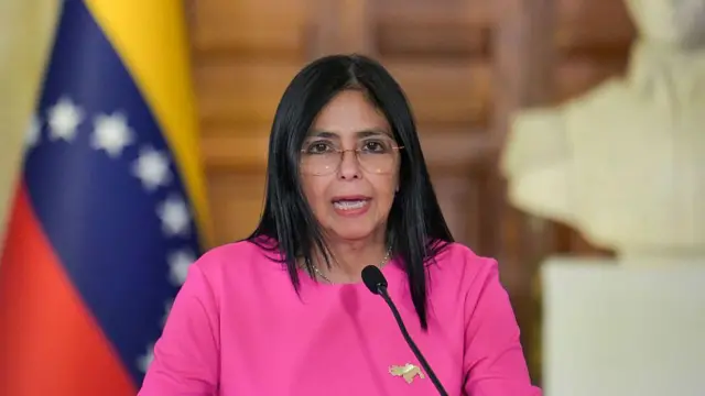 Wakil Presiden Venezuela Delcy Rodriguez kini mengambil alih kepemimpinan negara sebagai pemimpin interim setelah Amerika Serikat (AS) menangkap dan menahan Presiden Nicolas Maduro, Sabtu (3/1/2026).