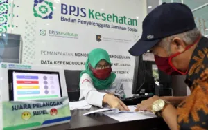 Badan Penyelenggara Jaminan Sosial (BPJS) Kesehatan merupakan program nasional dengan tujuan memberikan perlindungan kesehatan bagi seluruh warga negara dengan biaya terjangkau.