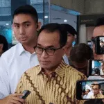 Komisi Pemberantasan Korupsi (KPK) kembali memanggil mantan Menteri Perhubungan Budi Karya Sumadi sebagai saksi dalam perkara dugaan korupsi di lingkungan Direktorat Jenderal Perkeretaapian (DJKA).