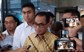 Komisi Pemberantasan Korupsi (KPK) kembali memanggil mantan Menteri Perhubungan Budi Karya Sumadi sebagai saksi dalam perkara dugaan korupsi di lingkungan Direktorat Jenderal Perkeretaapian (DJKA).