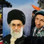 Media Iran Fars News Agency mengumumkan Pemimpin Tertinggi Iran Ali Khamenei telah meninggal dunia. Serangan gabungan pasukan Israel dan Amerika Serikat (AS) pada Sabtu (28/2/2026) malam disebut menjadi penyebab kematiannya.