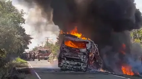 Bus ALS Tabrak Truk BBM, Berikut Kronologinya